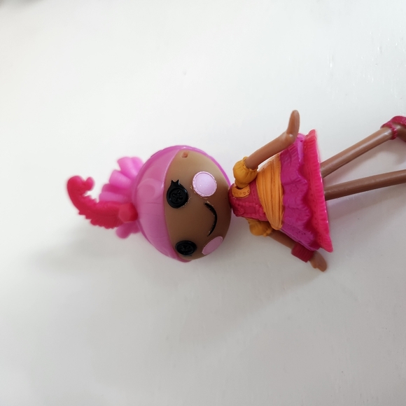 3 Lalaloopsy Mini Dolls and 2 Horses 🐎 Scone Featherbed Macedamia Marina Sahara - Picture 12 of 15